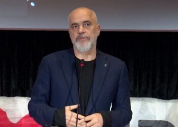 ‘Tirana nga ajri’, ndryshimi spektakolar i kryeqytetit përmes një dokumentari! Rama: Nga rrumpalla e viteve ‘90 tek rrokaqiejt e shekullit të ri