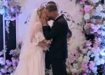 I thanë “po” njëri-tjetrit/ Heidi dhe Romeo martohen në Big Brother, shkëmbejnë unazat dhe puthjen në buzë