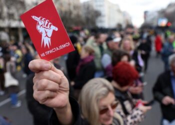 Beogradi shkon sërish në zgjedhje, partia e Vuçiç akuzohet për manipulime