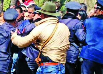 Ish-deputeti anarkik i PD-së flet për përmbysje pushteti: U zbythën, megjithëse dukeshin të plotfuqishëm, tashmë është çështje sekondash