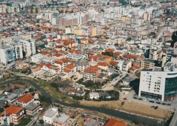 Viti 2023/ Mbi 1.5 mld euro investime të huaja: Kryesojnë blerja e apartamenteve dhe industria nxjerrëse e naftës