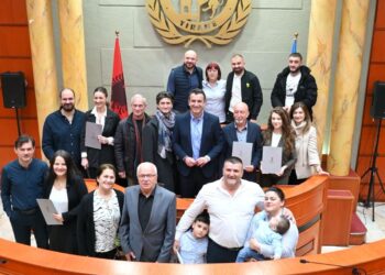 11 persona të rinj marrin shtetësinë shqiptare, mes tyre balerini me famë ndërkombëtare; Veliaj: Të gjithë bashkë ta bëjmë Shqipërinë më të mirë