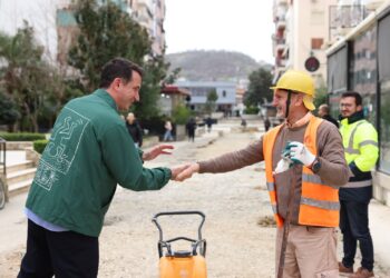 Rikualifikohet blloku i pallateve në Lagjen 14, Veliaj: Standard i njëjtë si në qendër, edhe në periferi