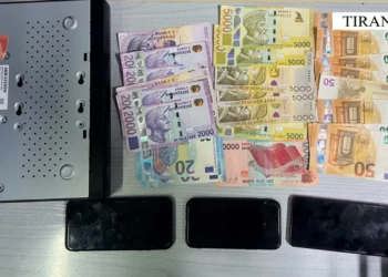 Zbulohet qendra e masazhit me “fund të lumtur”, arrestohet 31-vjeçarja bashkë me klientin