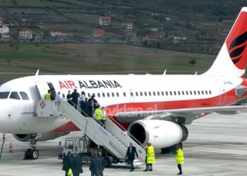 Shtyhen fluturimet e “Air Albania”, mbi 200 pasagjerë presin në aeroportin e Stambollit