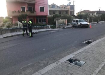 Aksident i frikshëm: E dehur pas Festës së 8 Marsit, një grua përplaset me një automjet me targa angleze