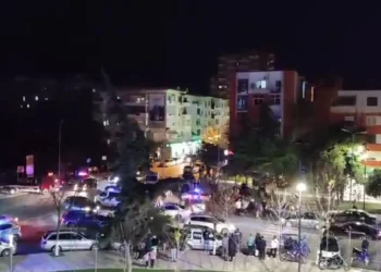 EMRI/ Aksidenti: Makina përplas efektivin e policisë në Durrës