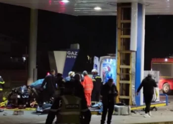 Aksident i frikshëm në Durrës/ Shoferi humb kontrollin, makina përplaset me karburantin