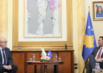 Konjufca reagon ndaj deklaratave të ambasadorit të SHBA: BE s’ka kompetencë t’i propozojë Kosovës projekt statut për Asociacionin