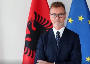 Dakordësia për Komisionet Hetimore, Ambasadori i BE: Vlerësoj lidershipin dhe përgjegjësinë e treguar nga palët. Parlamenti funksional është…