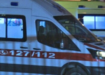 Nëna 42-vjeçare e futi në qese dhe e hodhi, gjendet trupi i foshnjës së porsalindur në lumin e Tapizës