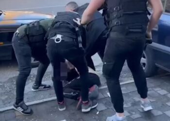 Në makinë me fara kanabisi, momenti kur policia kap në flagrancë 23-vjeçarin në Shkodër