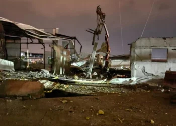 Pak orë pas shpërthimit, në vendin e ngjarjes mbërrin njësia anti-eksploziv për të kontrolluar zonën