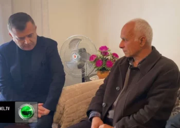 Babë e bir që humbën jetën në punë përcillen në banesën e fundit, Balla shkon për ngushëllime në familjen e viktimave