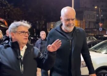 VIDEO/ Beci: Shkodra s’kishte asnjë semafor, javën tjetër i vendosim! Rama: E kanë pasur mendjen për të rrëzuar qeverinë