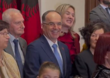 7 Marsi/ Begaj pret mësues pensionistë nga i gjithë vendi: Jeni ndërtues të së nesërmes me një mision të shenjtë për vendin