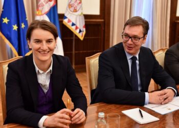 Vuçiç shkarkon kryeministren Bërnabiç, i propozon një tjetër post