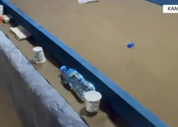 Sekuestrohen 10 mijë euro/ Luanin bixhoz në lokal, arrestohen 3 persona në Kamëz