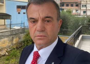 Emri/ Shpërthimi në një biznes në Lushnjë, kush është deputeti i plagosur