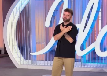 Shqiptari përlot jurinë e “American Idol”: Nuk e takoj dot nënën e sëmurë! I mahnit me këngën…