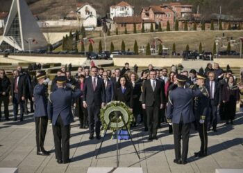 Epopeja e UÇK-së, krerët e shtetit të Kosovës sot homazhe në Prekaz