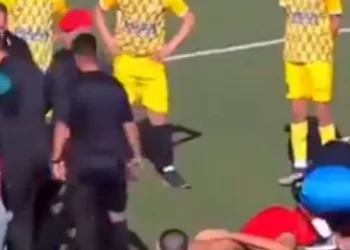 Tragjedi në fushën e blertë: Futbollisti 17-vjeçar humbet jetën pas një goditje nga kundërshtari
