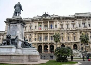 EMRI/ Goditi me thikë dhe vrau pronarin italian që e ngacmoi seksualisht, shqiptarja dënohet 8 vite burg
