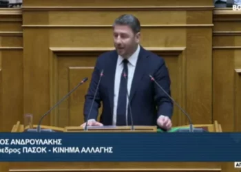 Skandali me përgjimet në Athinë, opozita dorëzoi mocionin e mosbesimit, kërkohet dorëheqja e Mitsotakis