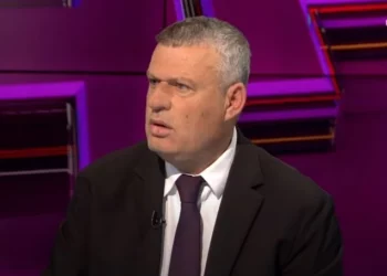 “Nëse e kërkon gjyqtari, në Britani dalin detaje për non-gratën e Berishës”, Hajdari: Dumani ishte pjesë e mbrojtjes së akuzave në Apel për ’21 Janarin’