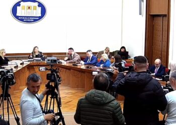 LIVE! Nis me debate Komisioni Hetimor për Shëndetësinë, Ndreca përplaset me Vokshin: Mos bëj deklarata partiake