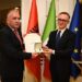 Berisha e sulmon çdo natë/ Arben Kraja nderohet me titullin më të lartë nga Presidenti italian: Ja motivacioni!