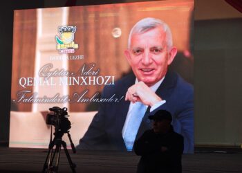 Ish-ambasadori e ish-deputeti Qemal Minxhozi shpallet “Qytetar Nderi” i Lezhës. Pjesëmarrje dhe nga Kosova e Presheva në ceremoni