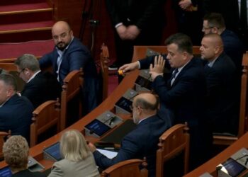 Kaosi i së hënës në Kuvend / Noka përjashtohet për një muaj, Nallbati për 20 ditë! Korreshi më “i fituari”…
