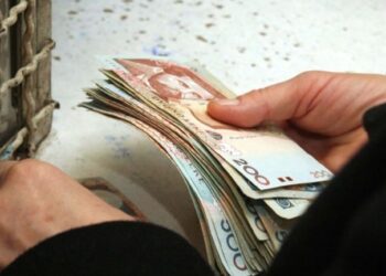 Paga mesatare bruto arrin në 75 mijë Lekë, shteti ia kalon sektorit privat