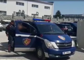 Emri/ Goditet me sende të forta efektivi i policisë në Shkodër