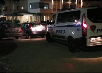 Emri/ Gjendet e vetëvarur pa shenja jete në tarracën e pallatit 50-vjeçarja, ja çfarë dyshohet