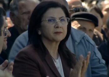Prefektja e pezulluar e Fierit nuk paraqitet në GJKKO, burime: Ndodhet në SHBA