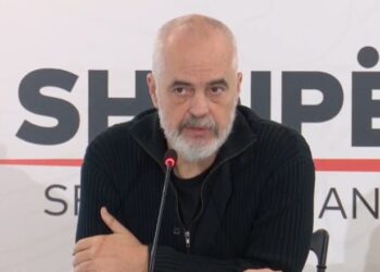 Rama: Sistem i ri pagash për të gjithë punonjësit e bashkive të vendit! Lehtësohet barra e punësimit të specialistëve