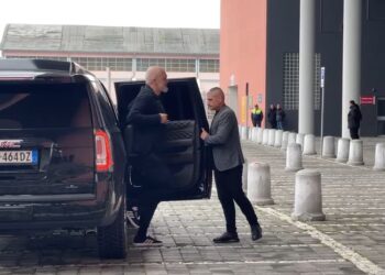 Takimi me ministrat dhe kryebashkiakët, Kryeministri Rama mbërrin në Shkodër