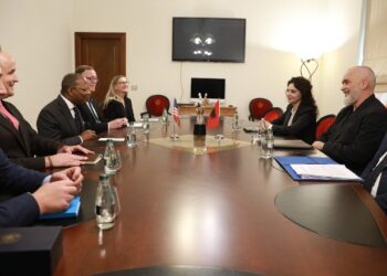 Ndihmëssekretari amerikan i Shtetit takohet me Ramën, ambasada e SHBA: Prioritet avancimini i reformës në drejtësi