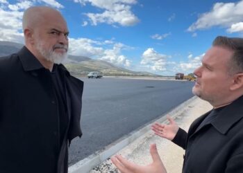 Rama inspekton punimet në Berat: Po marrin jetë sheshi kryesor, pedonalet e reja dhe tregu i gjelbër