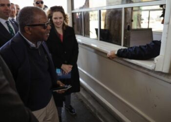 Pas vizitës në Shqipëri, Ndihmës Sekretari amerikan i Shtetit Robinson mbërrin në Kosovë