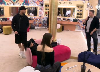 Degjeneron debati mes Julit dhe Romeos: Ti je gomar nëse unë jam i trashë…