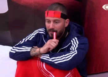 “Le nam me këto skena!”/ Romeo në grevë urie, Ilnisa e ngacmon: A ke aq burrni ta pranosh?