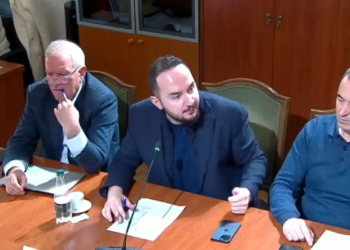 “Ministri duhet të jetë në komision”, Salianji përplaset me deputetët e PS te Siguria: Ç’a muhabeti bëni këtu, e ktheni Kushtetutën si ju do qejfi
