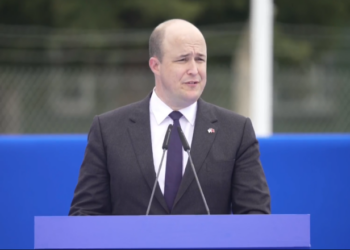 Baza ajrore në Kuçovë, diplomati amerikan: Përgëzoj Shqipërinë për përkushtimin ndaj NATO-s
