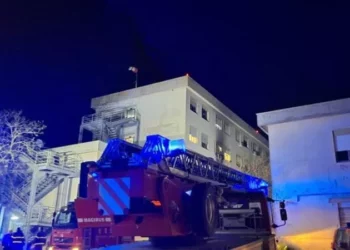 Ndez cigare gjatë terapisë me oksigjen dhe shkakton zjarr në spital, vdes pacienti, evakuohen të tjerët