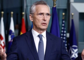 Thirrja e Papa Franceskut për Kievin, reagon Stoltenberg: Ukrainës i duhen armë, jo flamuj të bardhë