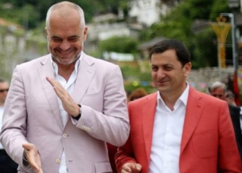 Ish ministri i LSI Vangjel Tavo emërohet nga Rama prefekt i qarkut Vlorë. Shkarkohet Rajmonda Balilaj nga…!