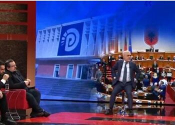 Dakordësia/ ‘Po bëni cirk’, plas debati në studio mes analistit Lita dhe Telitit: ‘Hëngrët’ karamelen e Ramës